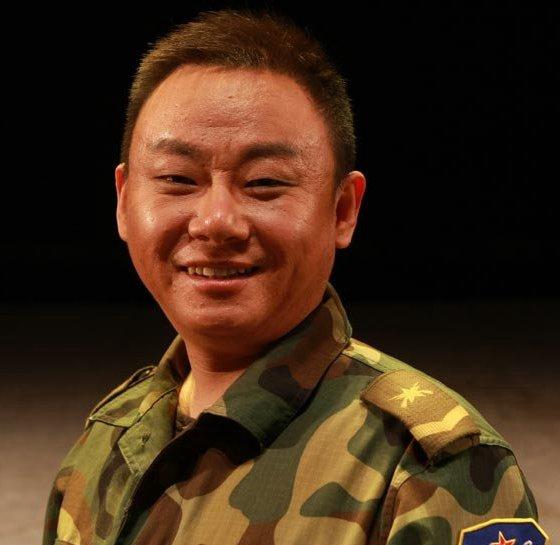 影视演员邵峰，演艺之路的闪耀之星